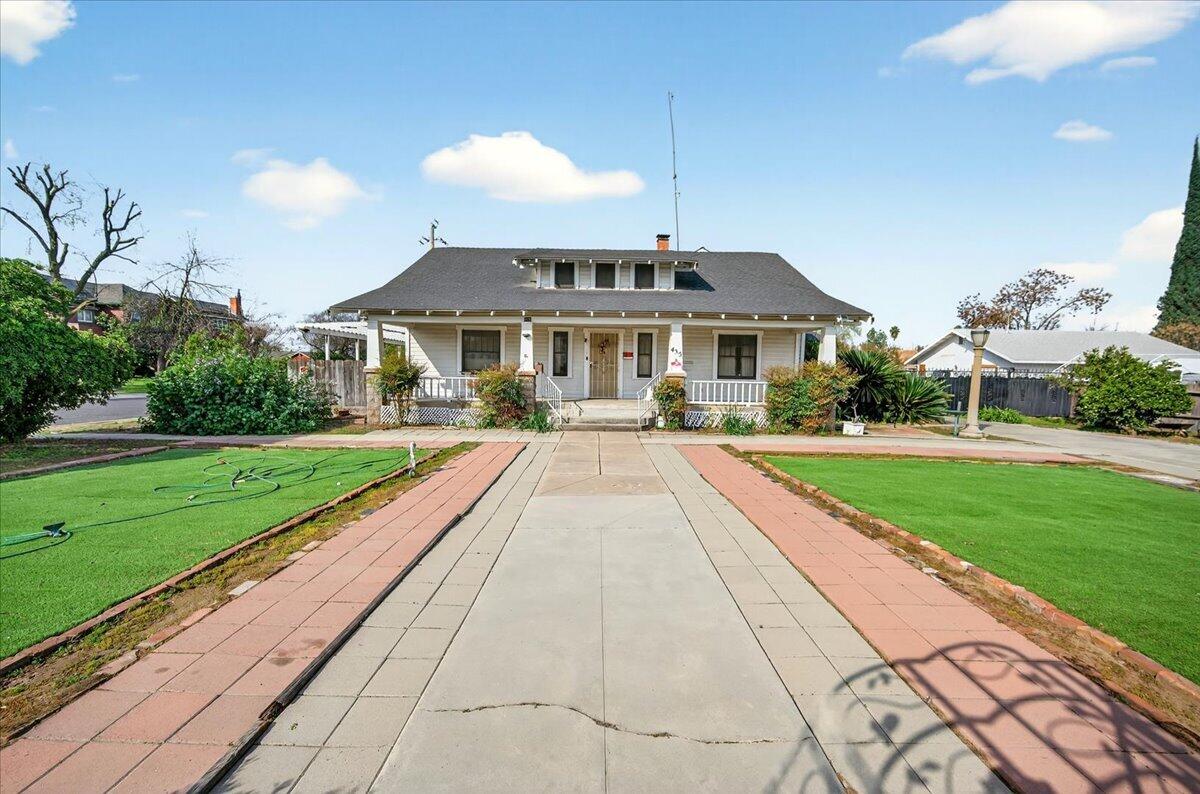 435 N Alta Ave, Dinuba, CA 93618