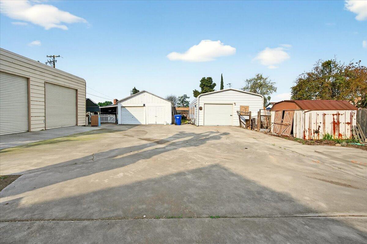 435 N Alta Ave, Dinuba, CA 93618