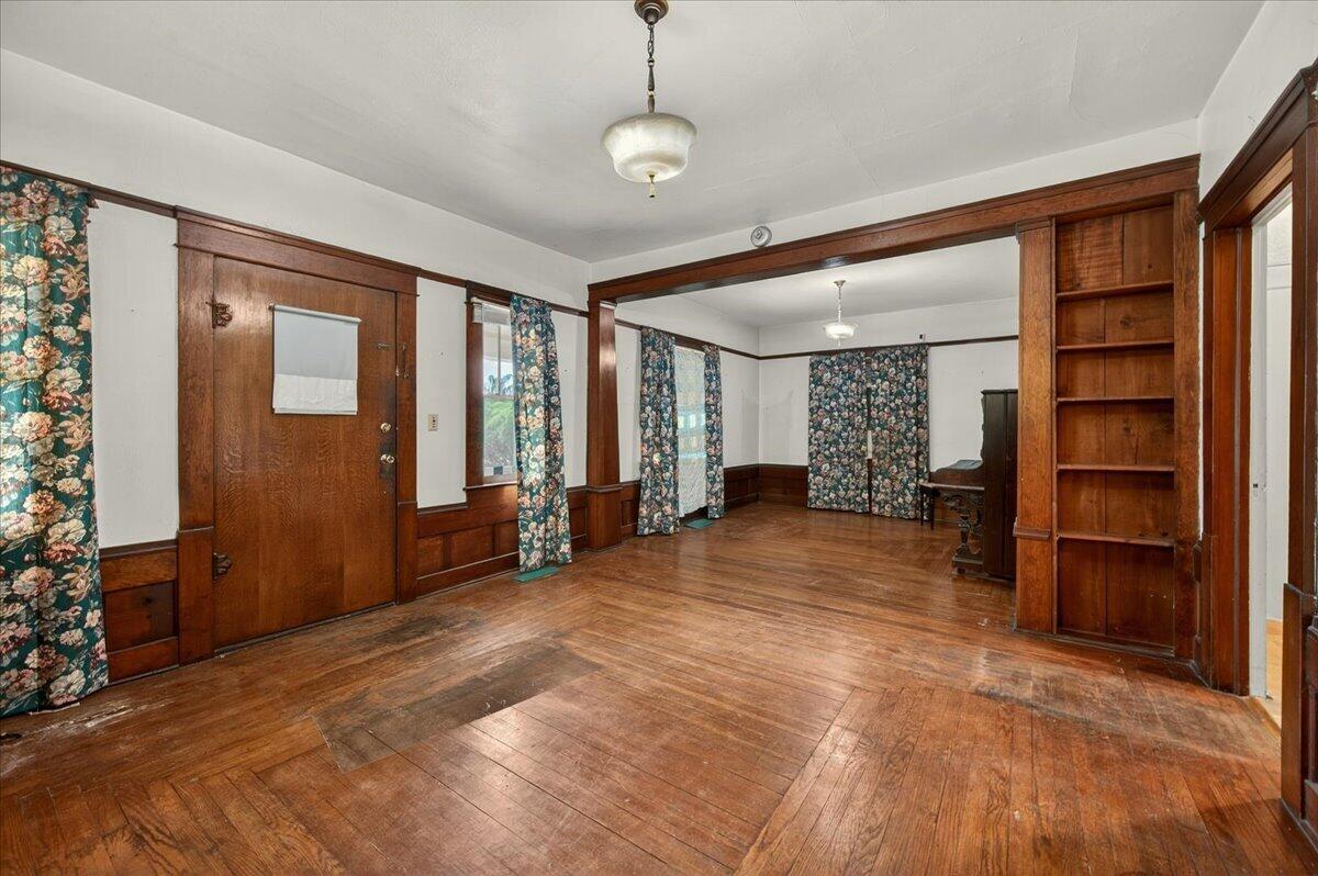 435 N Alta Ave, Dinuba, CA 93618