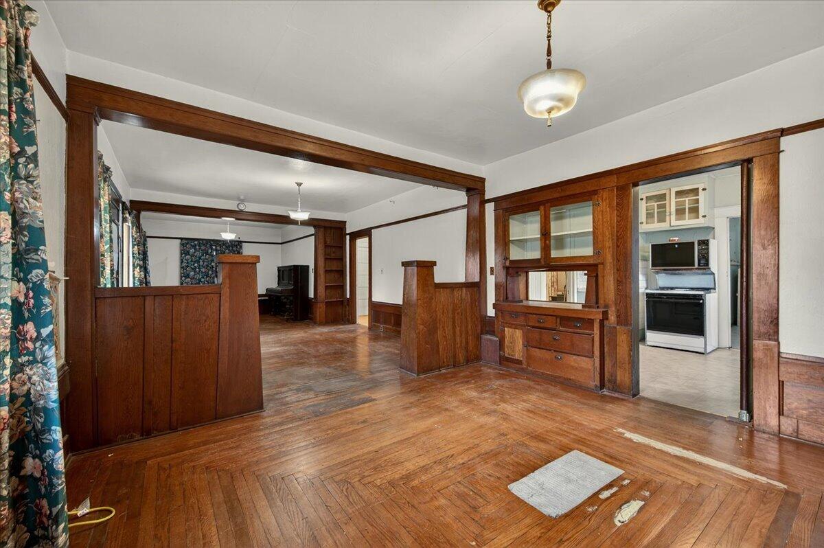 435 N Alta Ave, Dinuba, CA 93618