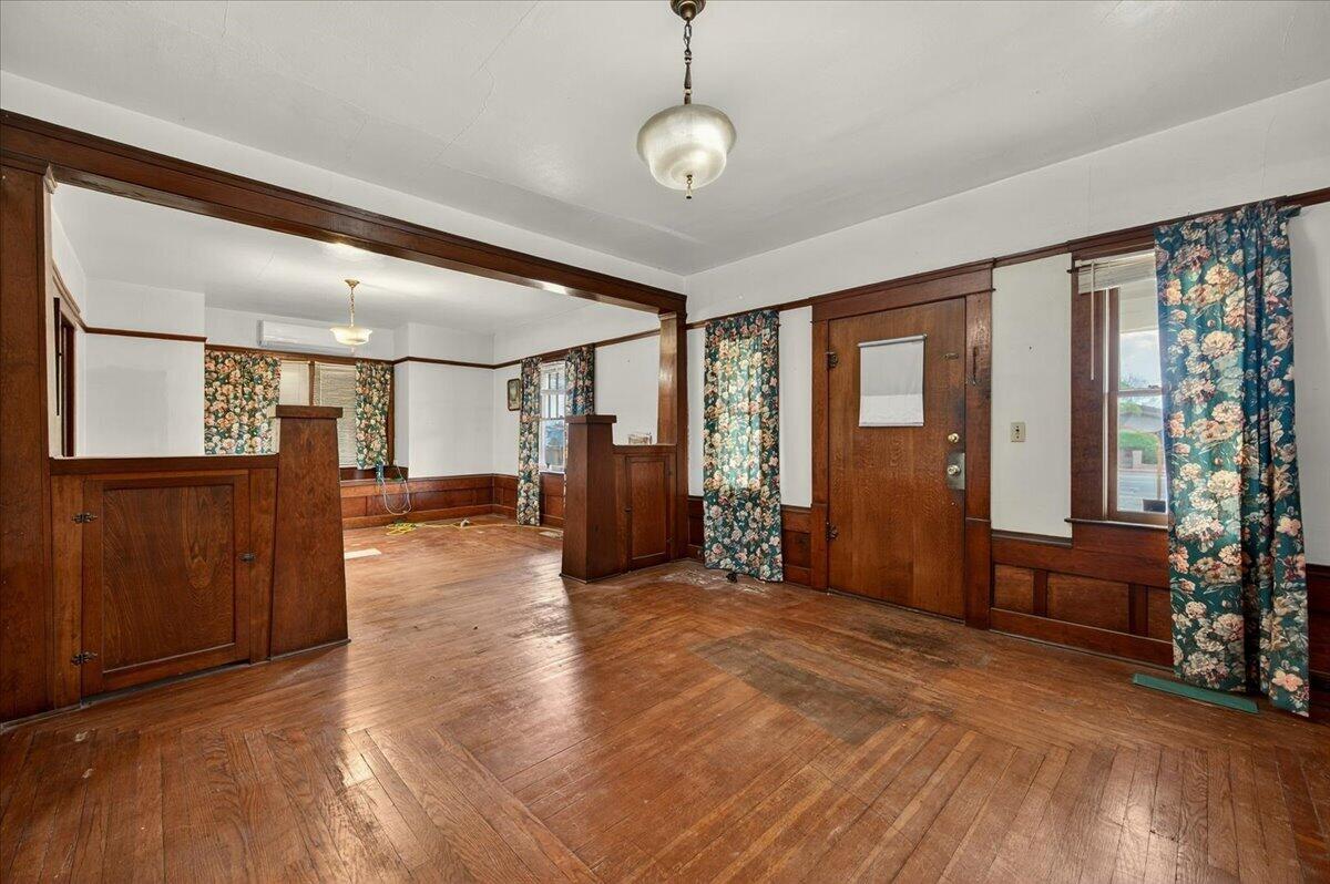 435 N Alta Ave, Dinuba, CA 93618