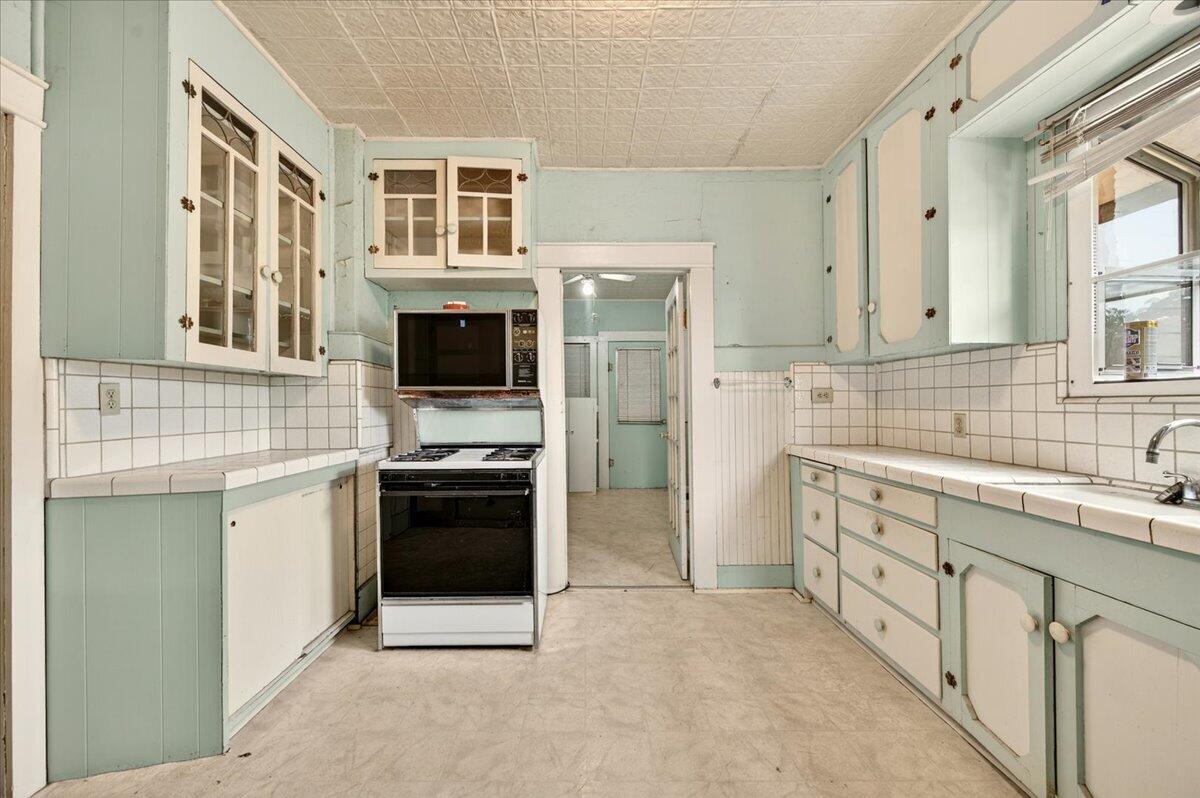 435 N Alta Ave, Dinuba, CA 93618