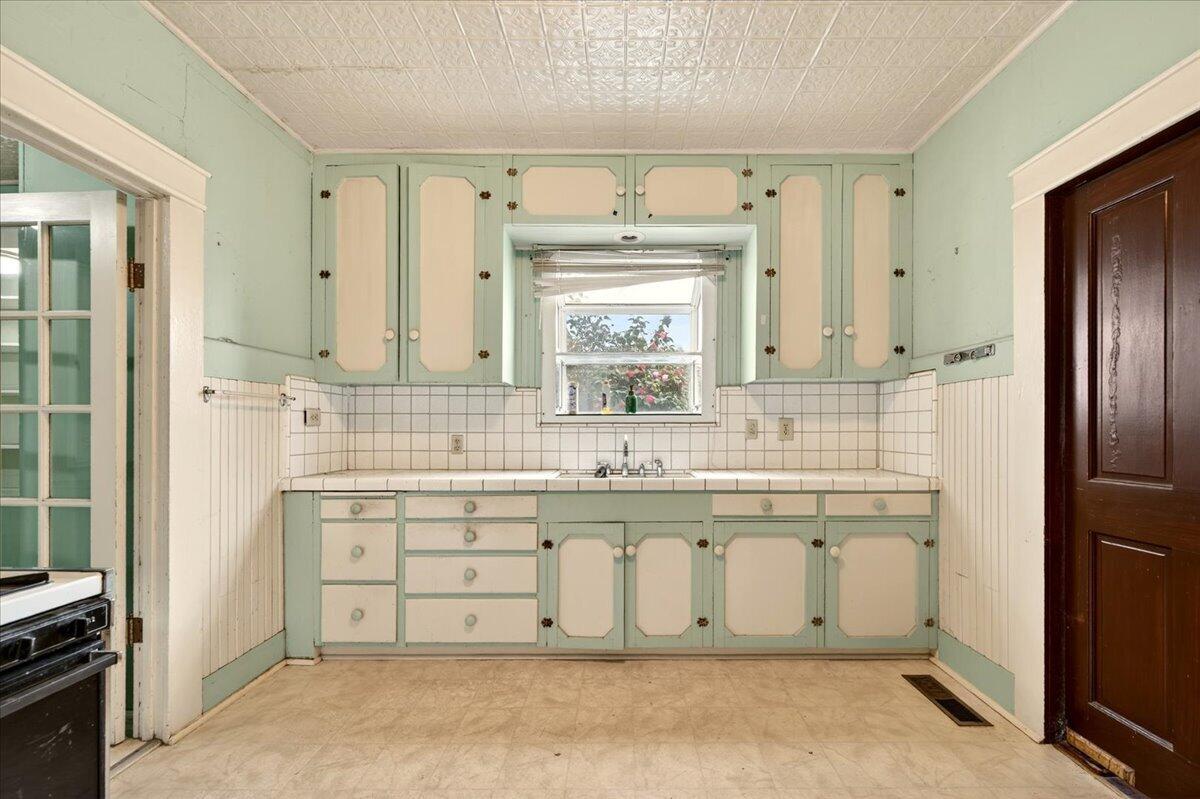 435 N Alta Ave, Dinuba, CA 93618