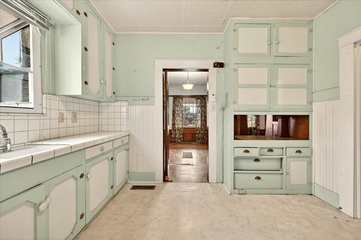 435 N Alta Ave, Dinuba, CA 93618