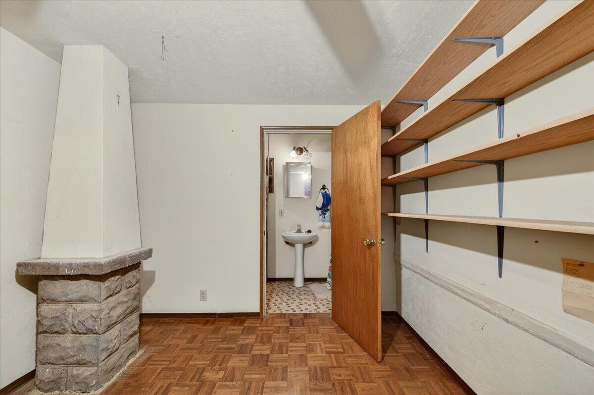 435 N Alta Ave, Dinuba, CA 93618