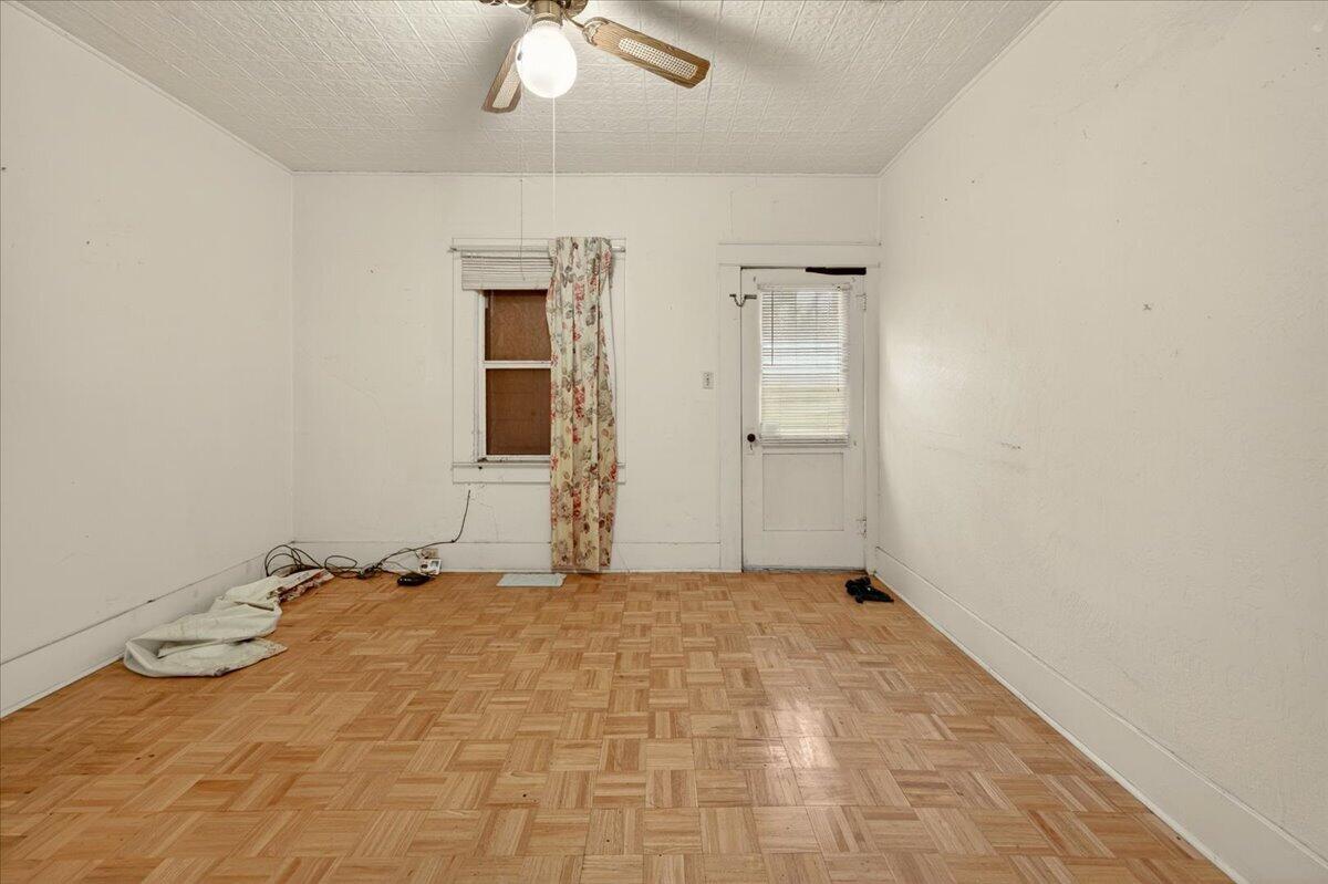 435 N Alta Ave, Dinuba, CA 93618