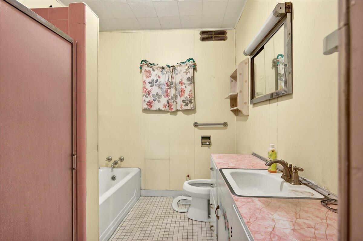 435 N Alta Ave, Dinuba, CA 93618