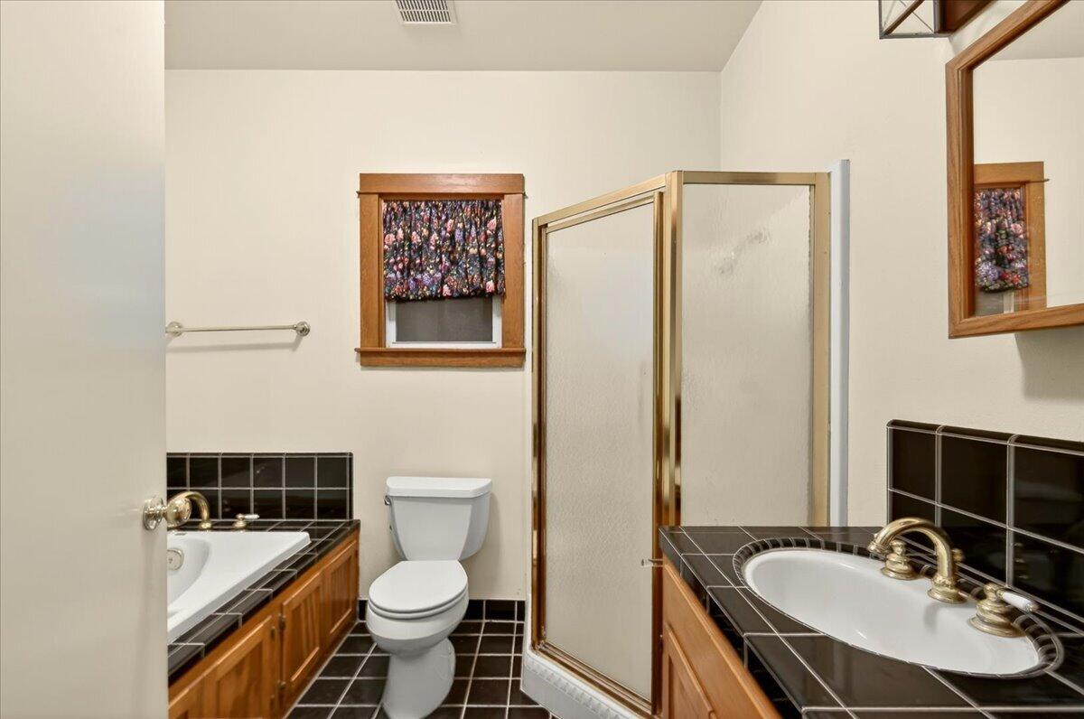 435 N Alta Ave, Dinuba, CA 93618