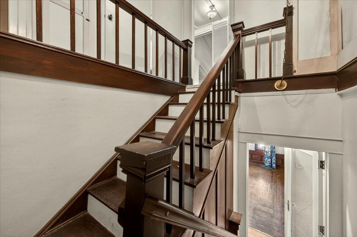 435 N Alta Ave, Dinuba, CA 93618