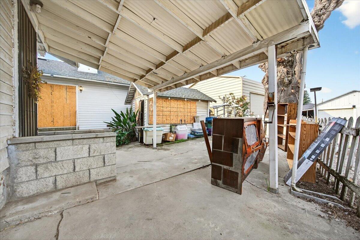 435 N Alta Ave, Dinuba, CA 93618