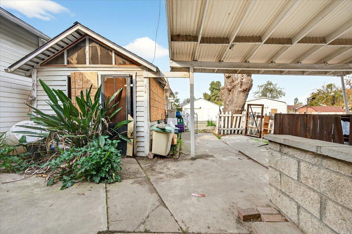 435 N Alta Ave, Dinuba, CA 93618