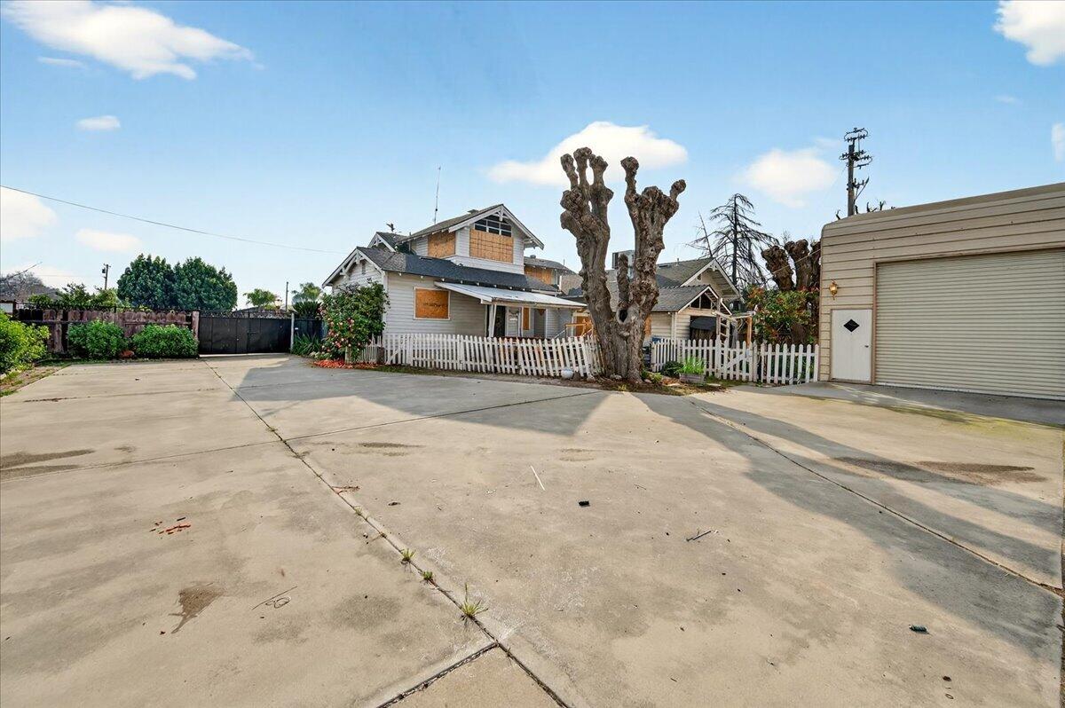 435 N Alta Ave, Dinuba, CA 93618