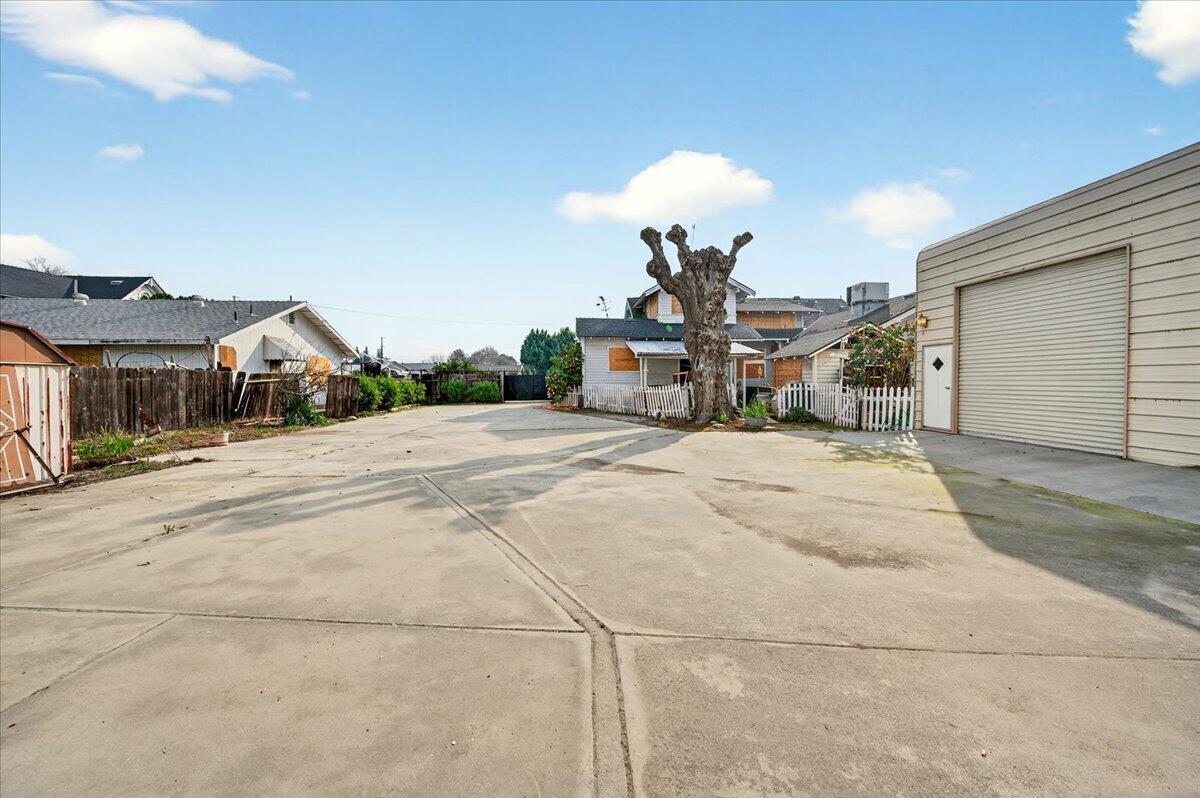 435 N Alta Ave, Dinuba, CA 93618