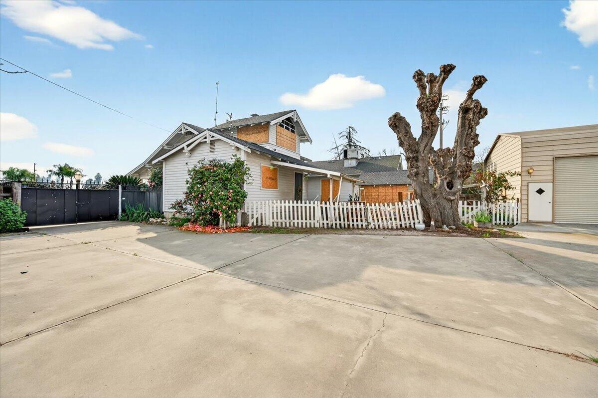 435 N Alta Ave, Dinuba, CA 93618