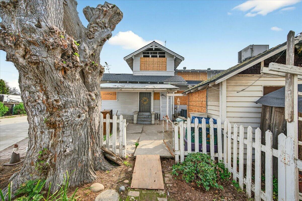 435 N Alta Ave, Dinuba, CA 93618