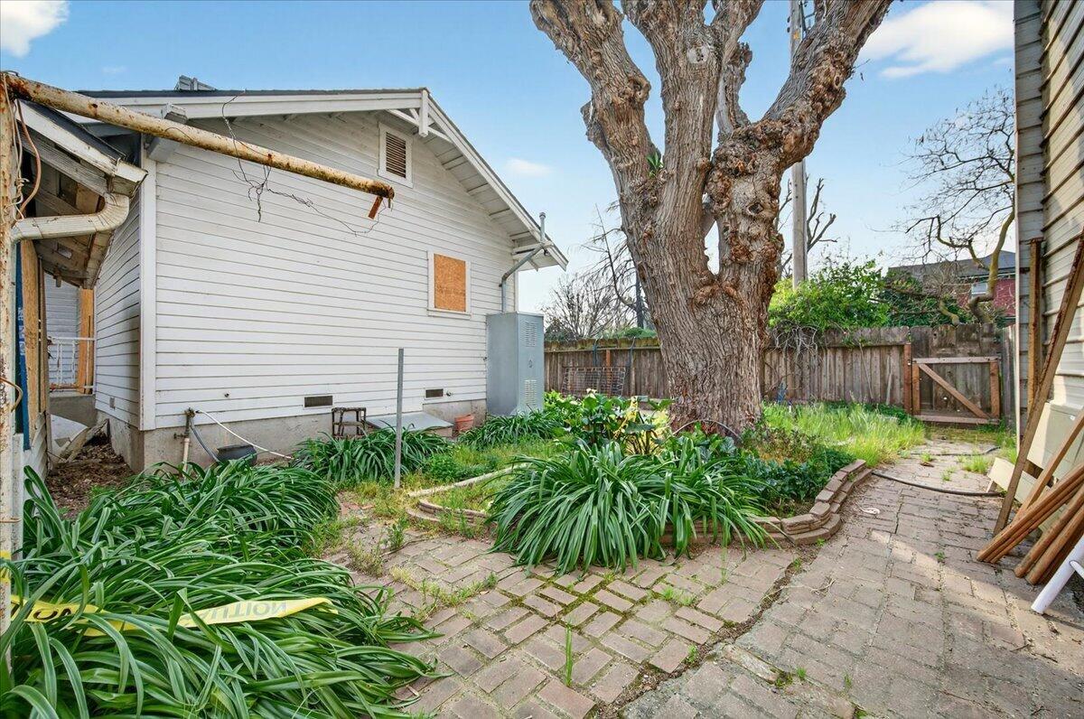 435 N Alta Ave, Dinuba, CA 93618