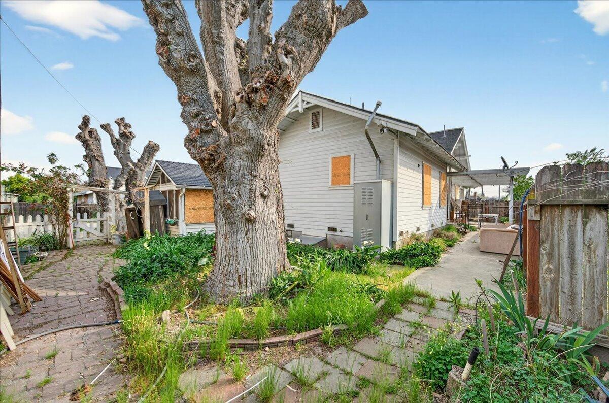 435 N Alta Ave, Dinuba, CA 93618