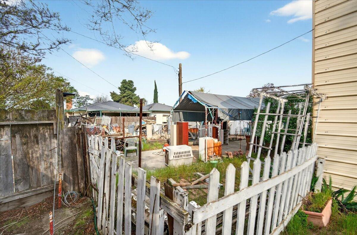 435 N Alta Ave, Dinuba, CA 93618