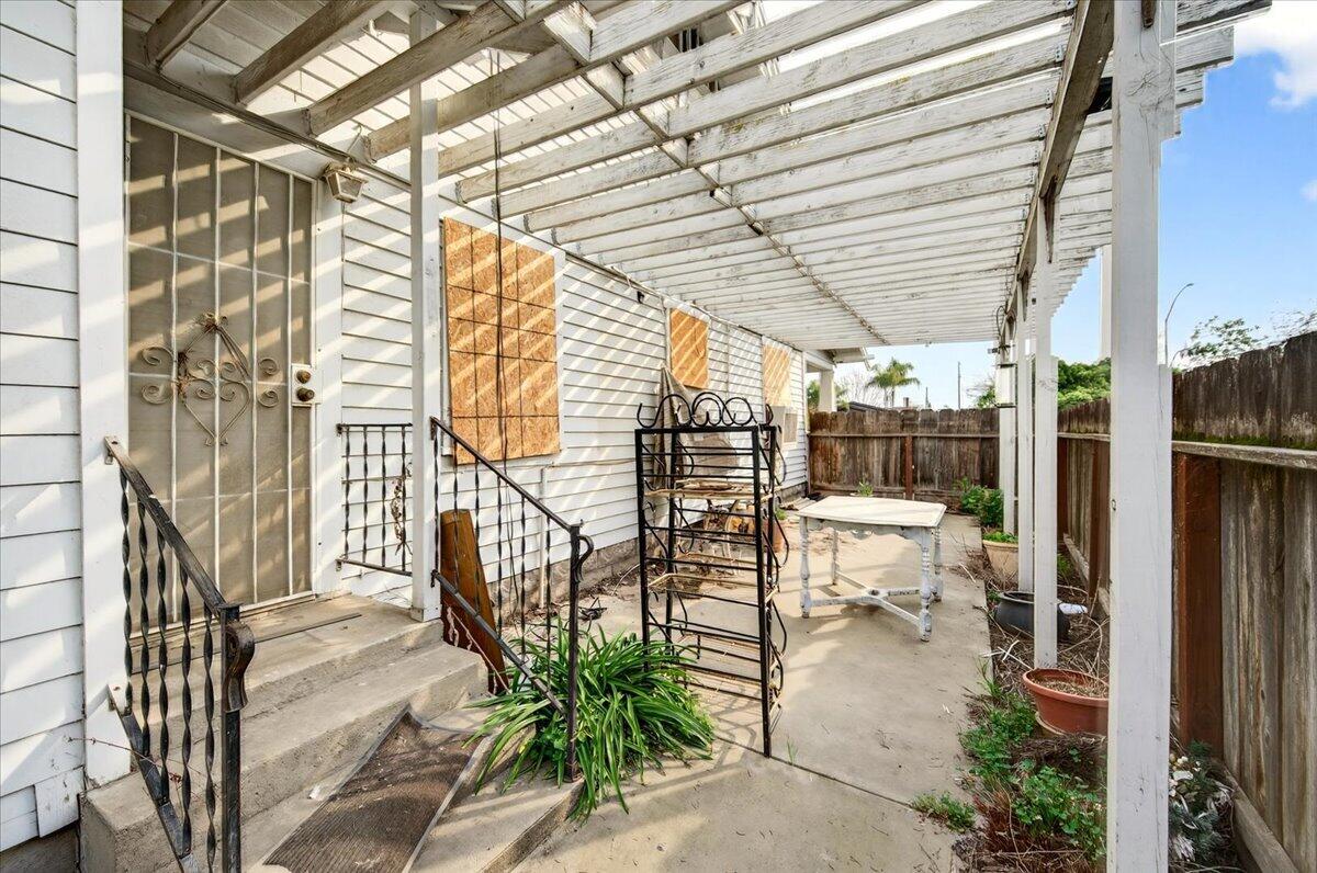 435 N Alta Ave, Dinuba, CA 93618