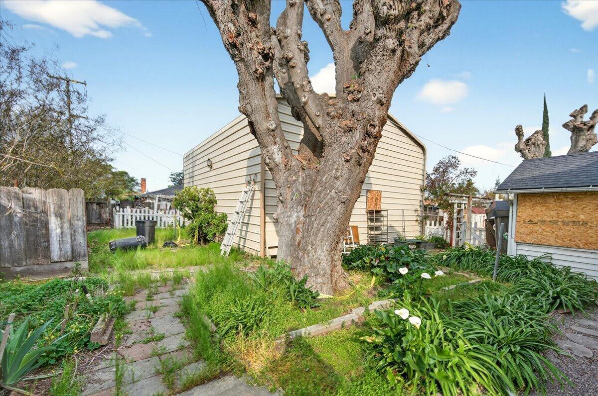 435 N Alta Ave, Dinuba, CA 93618