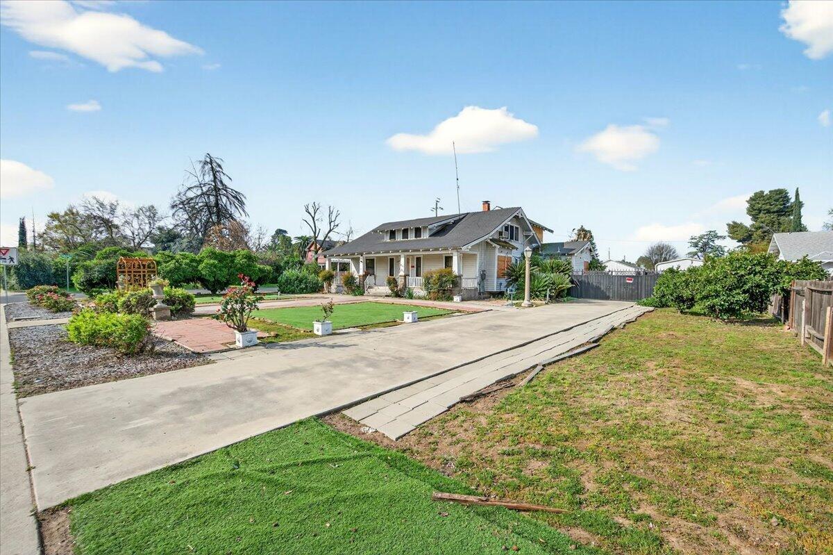 435 N Alta Ave, Dinuba, CA 93618