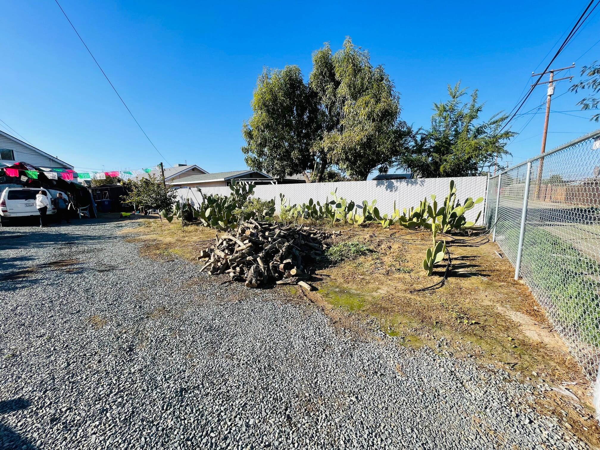 346 N Mirage Ave, Lindsay, CA 93247