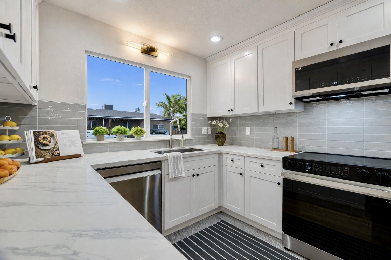 24433 Summit Dr, Lemon Cove, CA 93244