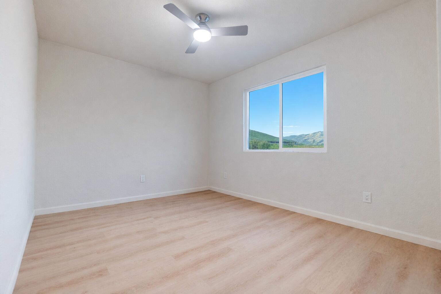 24433 Summit Dr, Lemon Cove, CA 93244