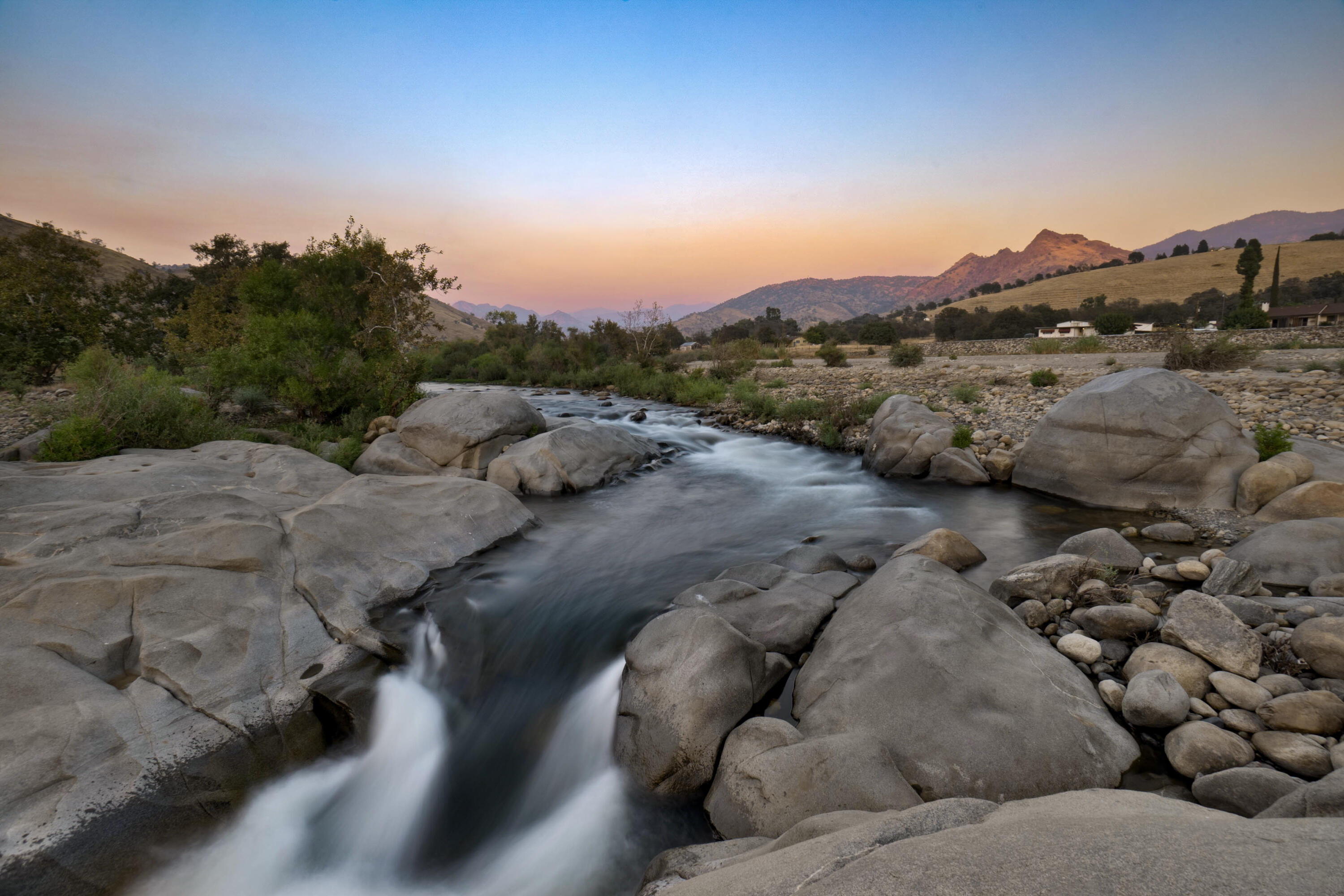 24433 Summit Dr, Lemon Cove, CA 93244