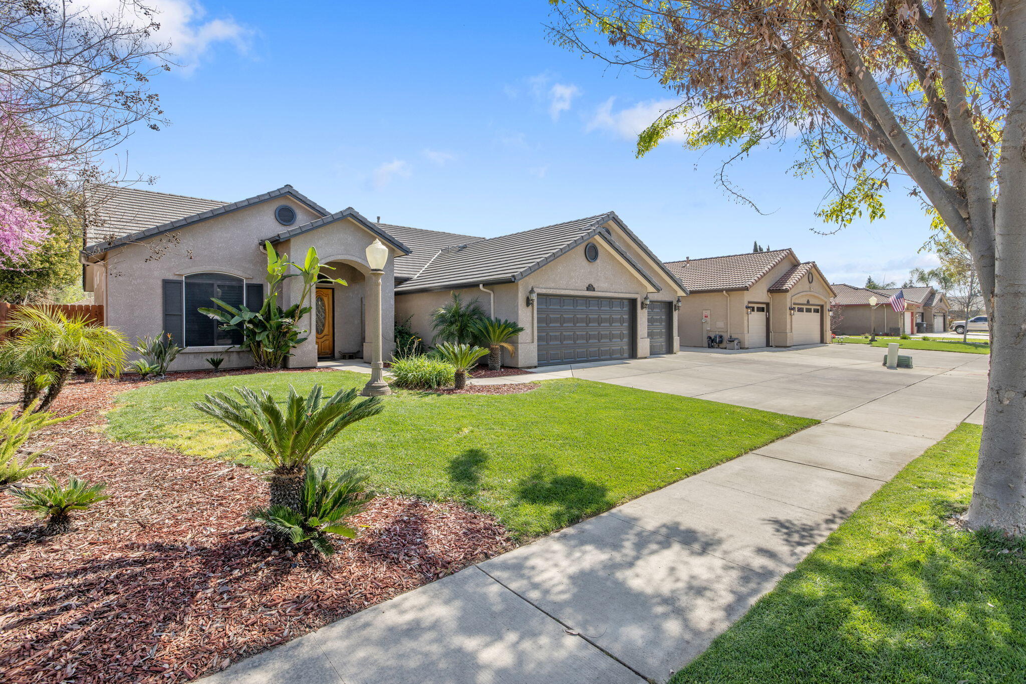 2316 N Carson Ct, Visalia, CA 93291