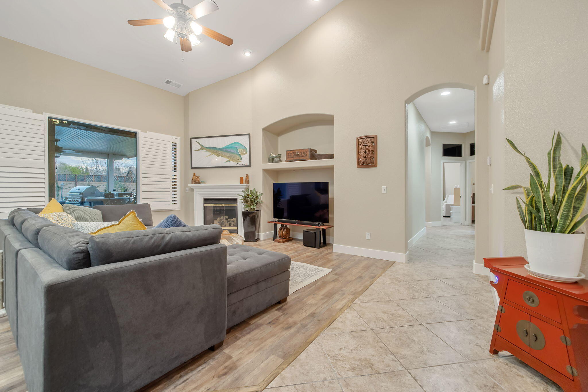 2316 N Carson Ct, Visalia, CA 93291