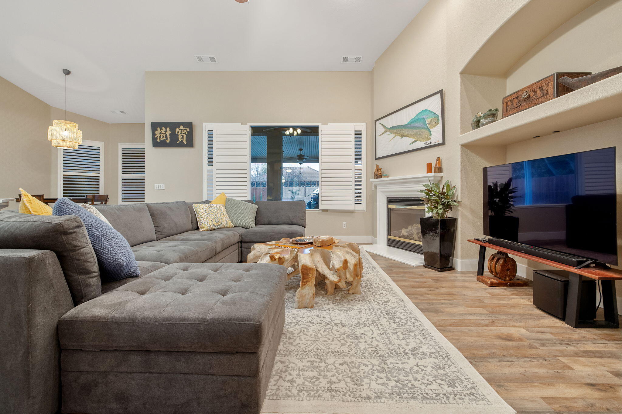 2316 N Carson Ct, Visalia, CA 93291