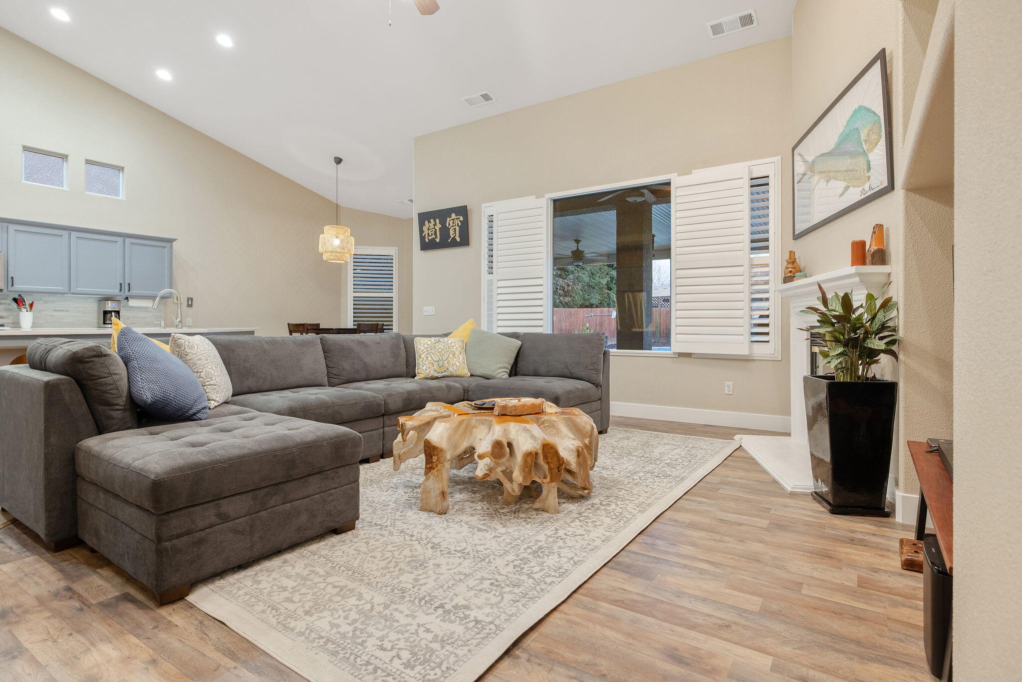 2316 N Carson Ct, Visalia, CA 93291