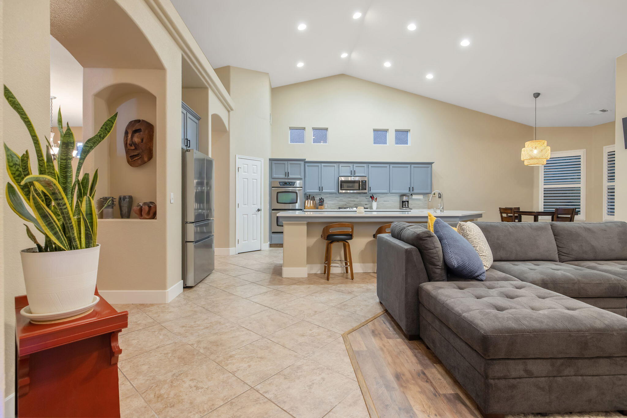 2316 N Carson Ct, Visalia, CA 93291