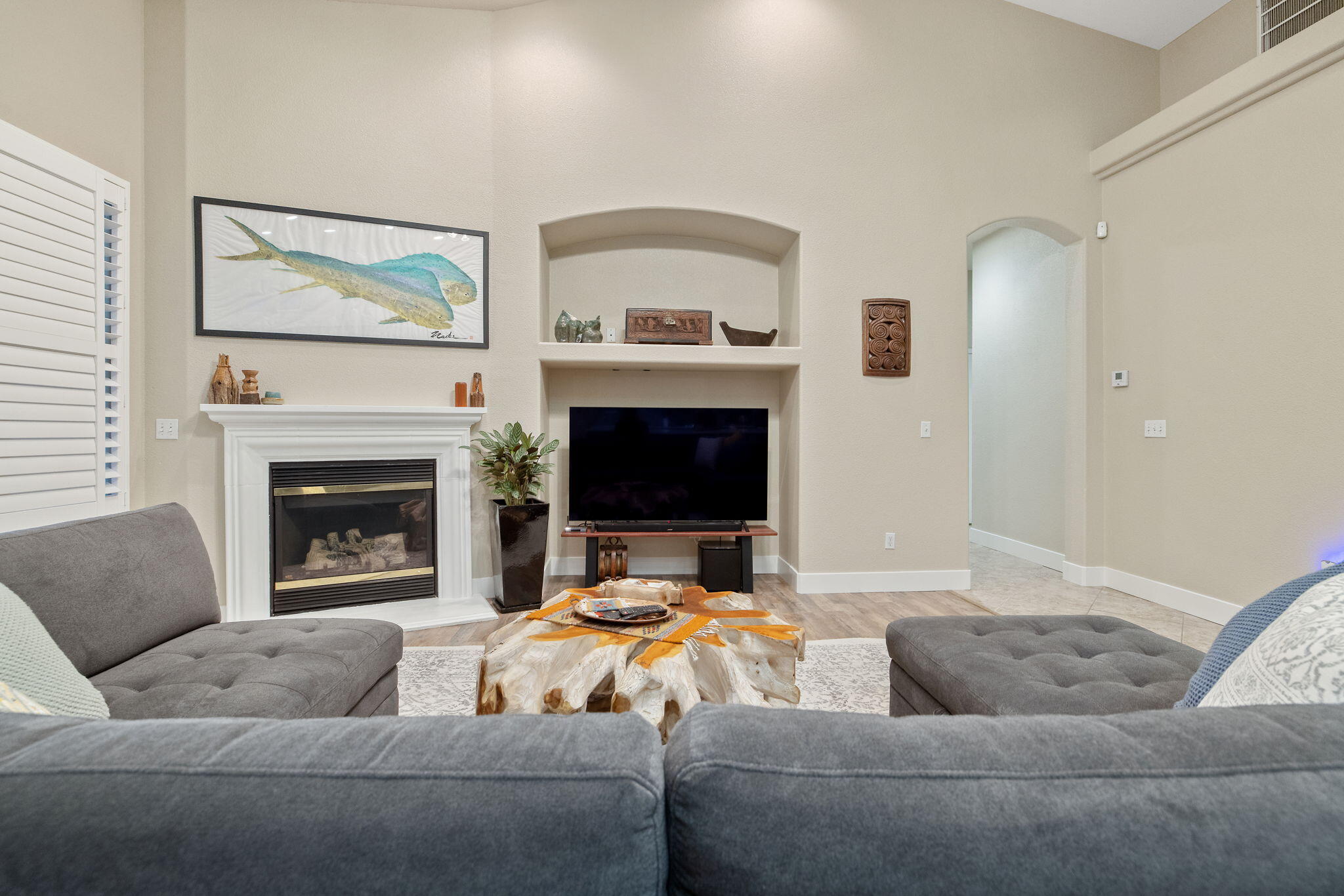 2316 N Carson Ct, Visalia, CA 93291