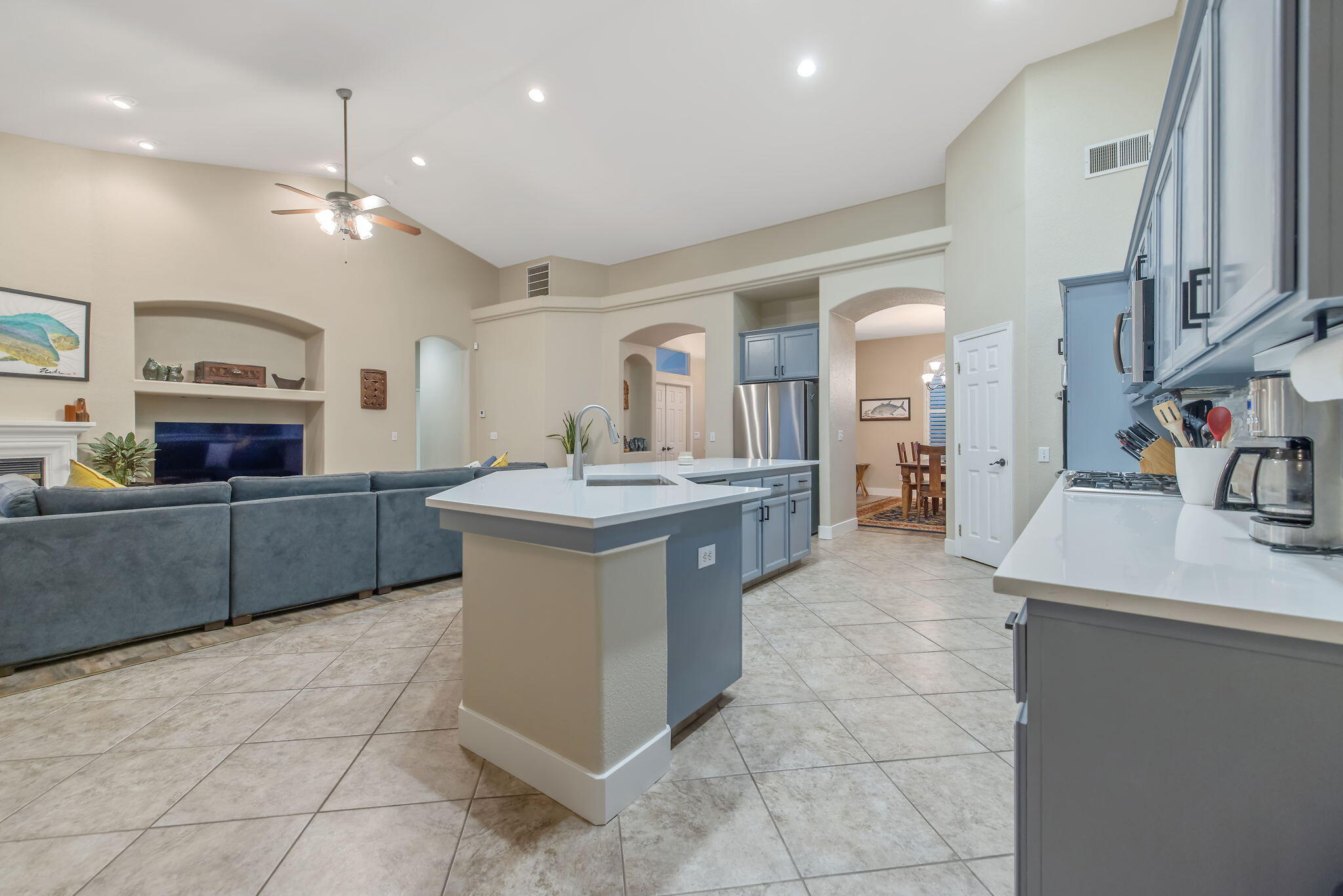 2316 N Carson Ct, Visalia, CA 93291