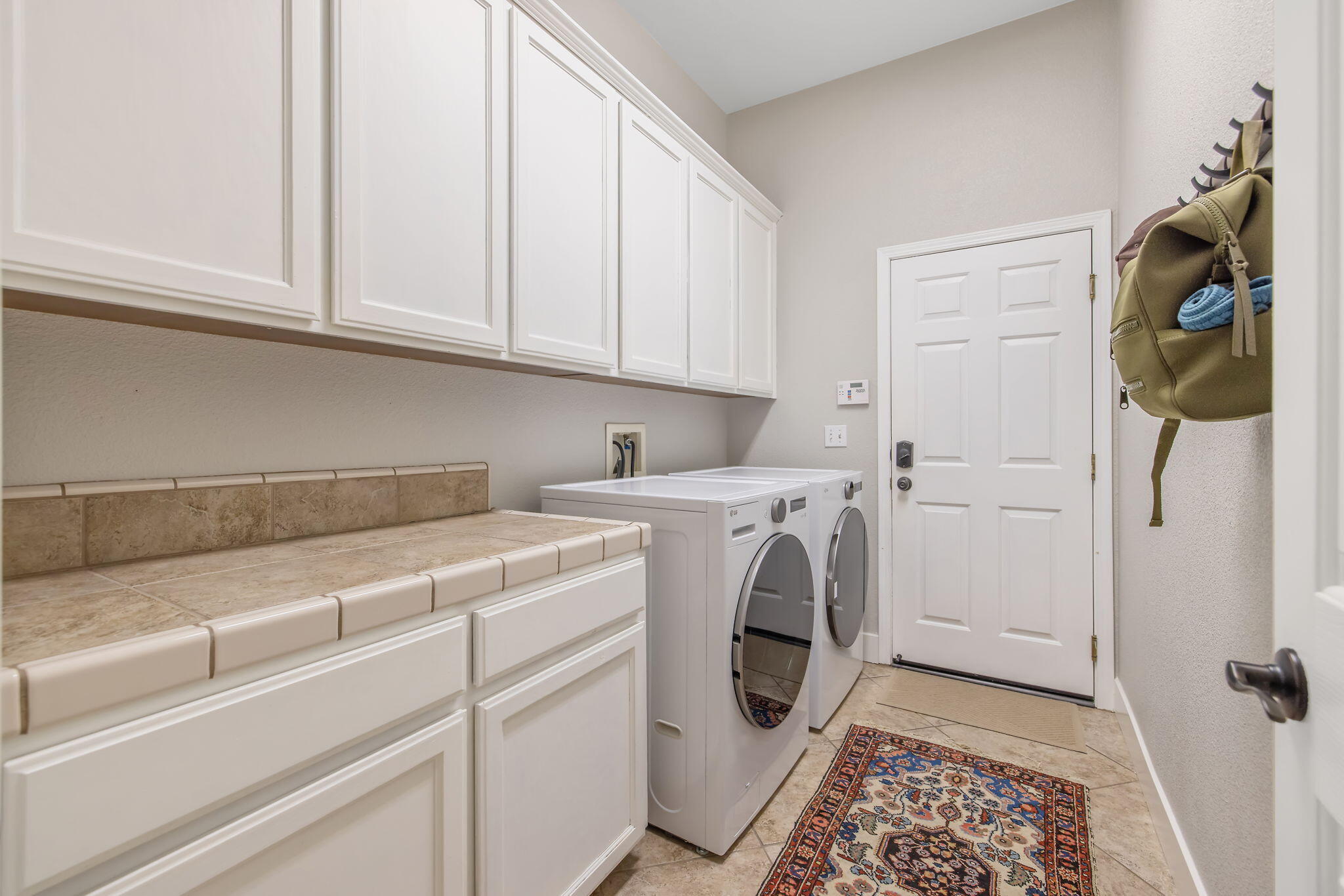 2316 N Carson Ct, Visalia, CA 93291