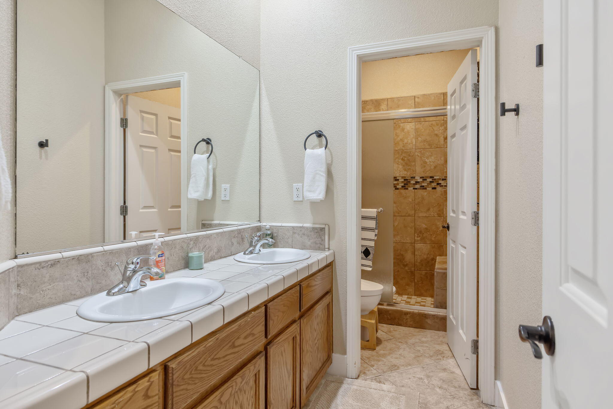 2316 N Carson Ct, Visalia, CA 93291