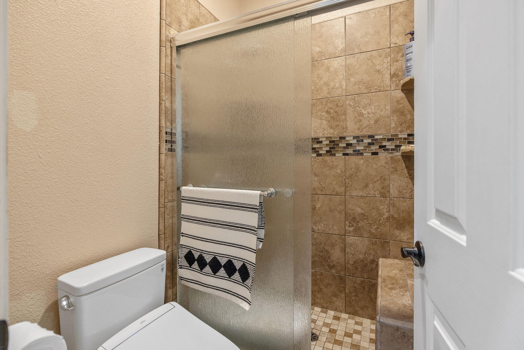 2316 N Carson Ct, Visalia, CA 93291