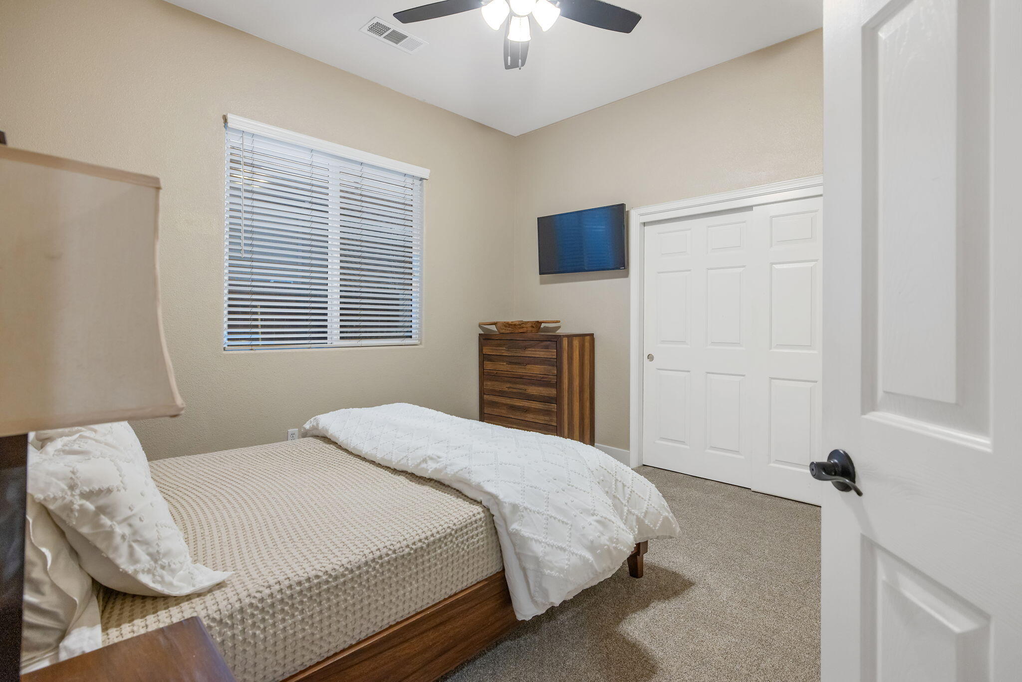 2316 N Carson Ct, Visalia, CA 93291