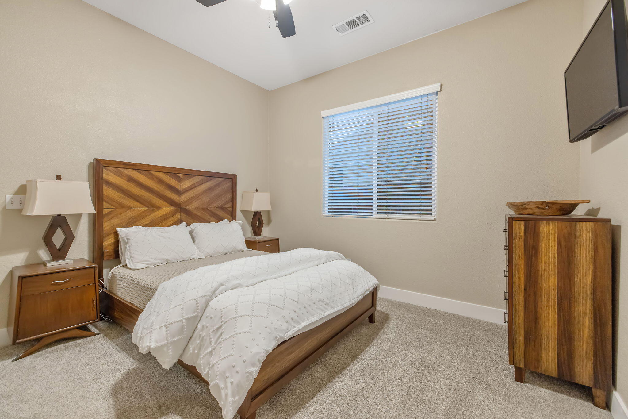 2316 N Carson Ct, Visalia, CA 93291