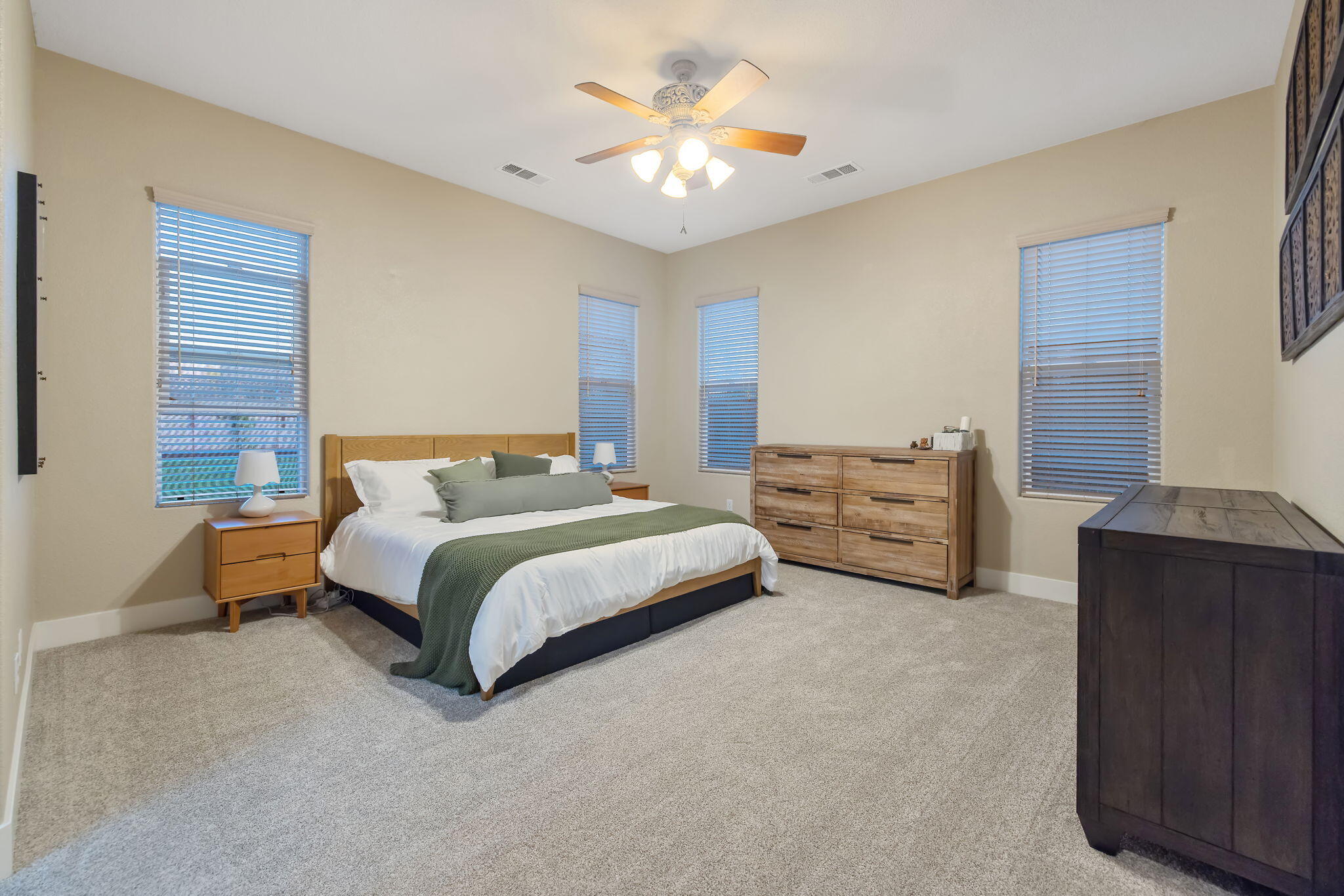 2316 N Carson Ct, Visalia, CA 93291