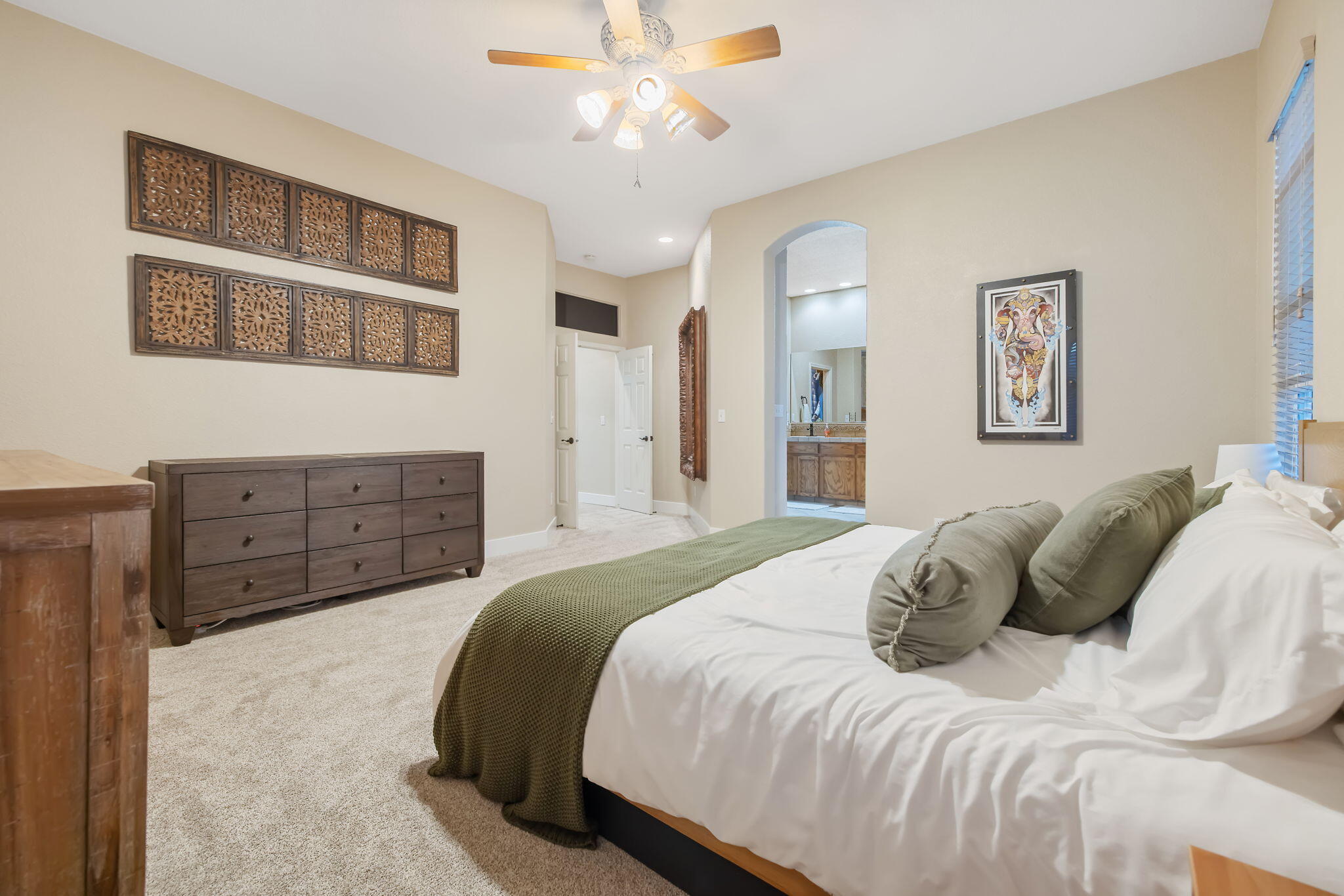 2316 N Carson Ct, Visalia, CA 93291