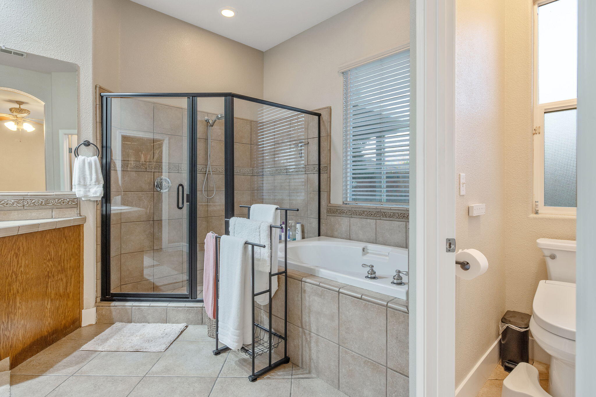 2316 N Carson Ct, Visalia, CA 93291