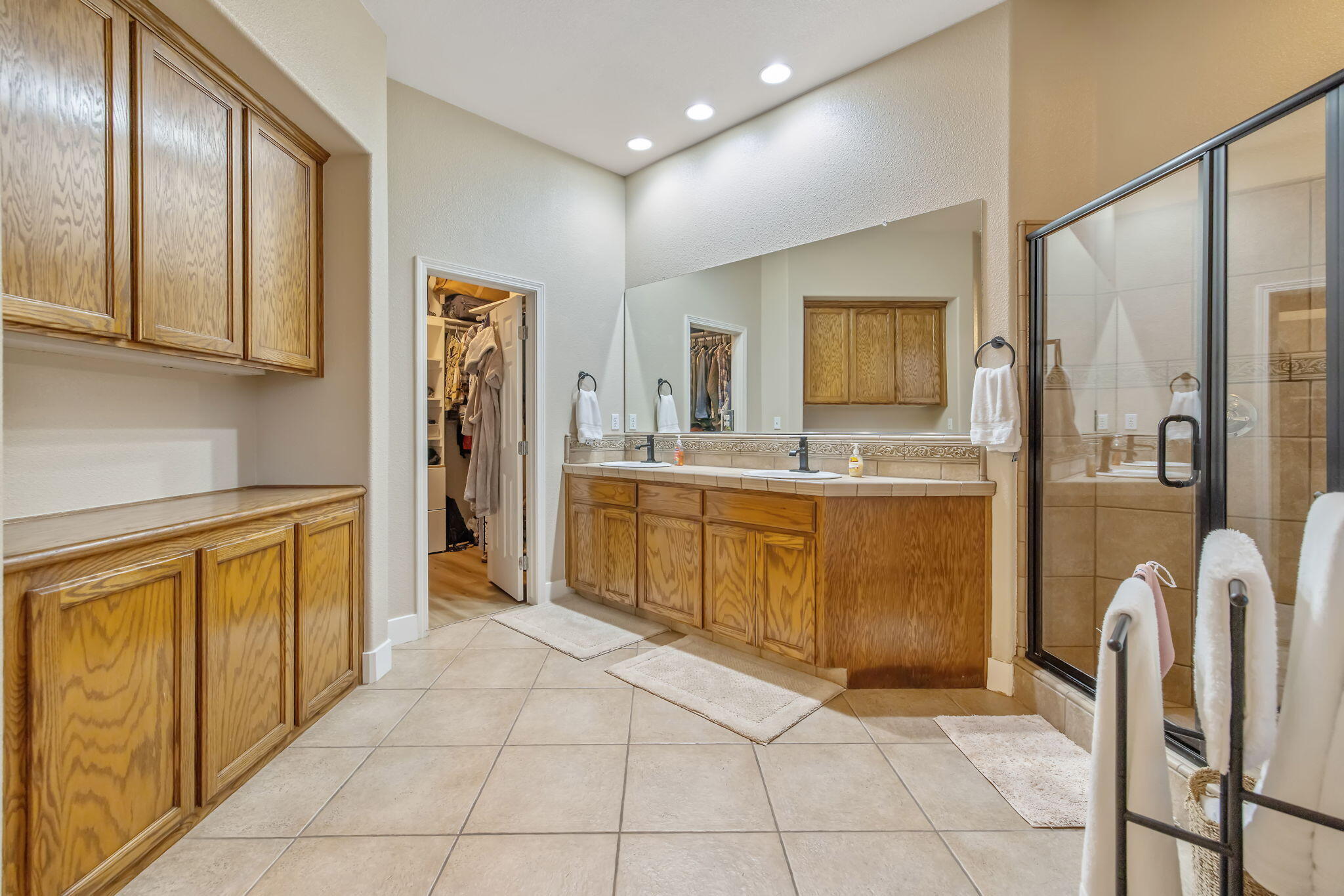 2316 N Carson Ct, Visalia, CA 93291