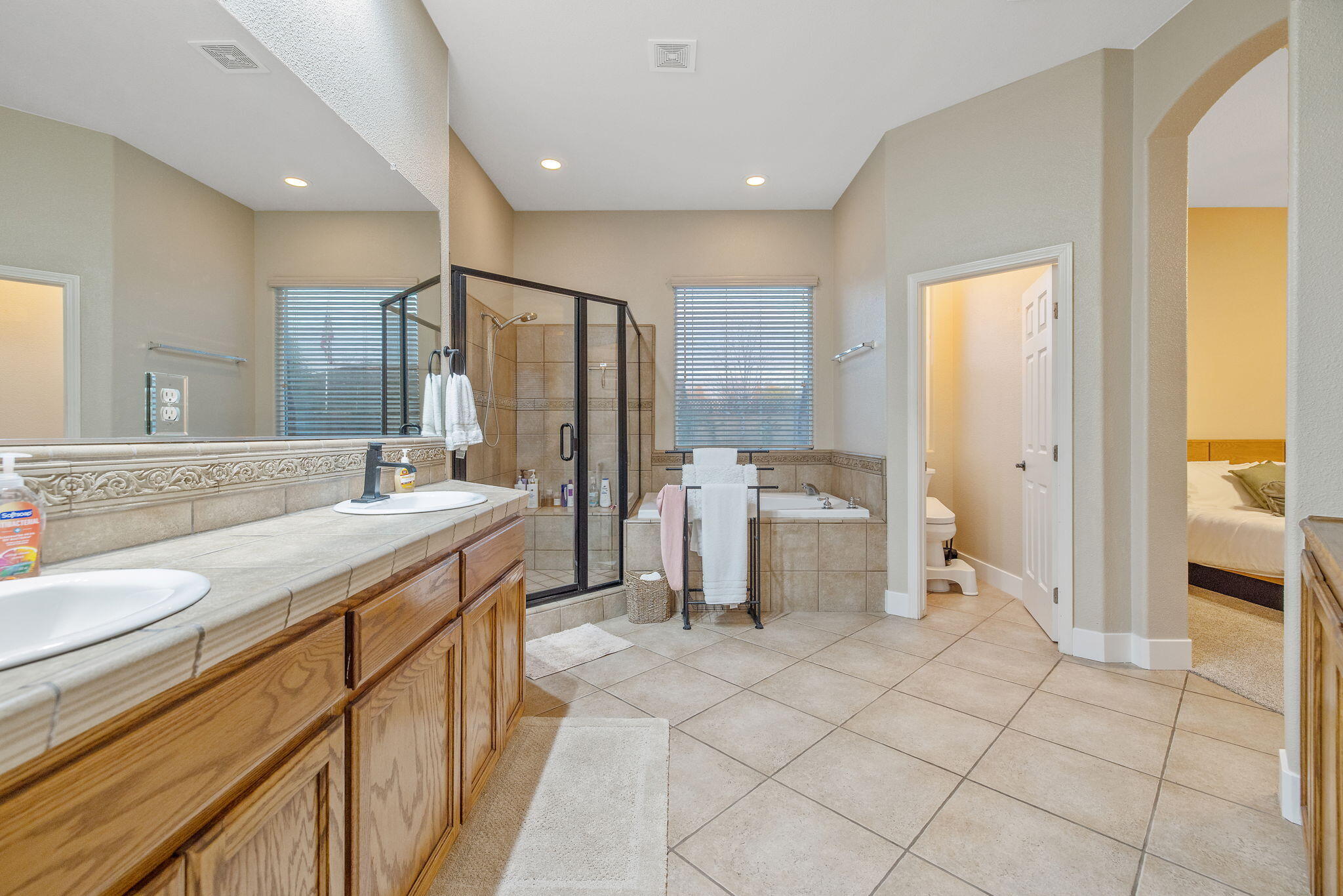 2316 N Carson Ct, Visalia, CA 93291