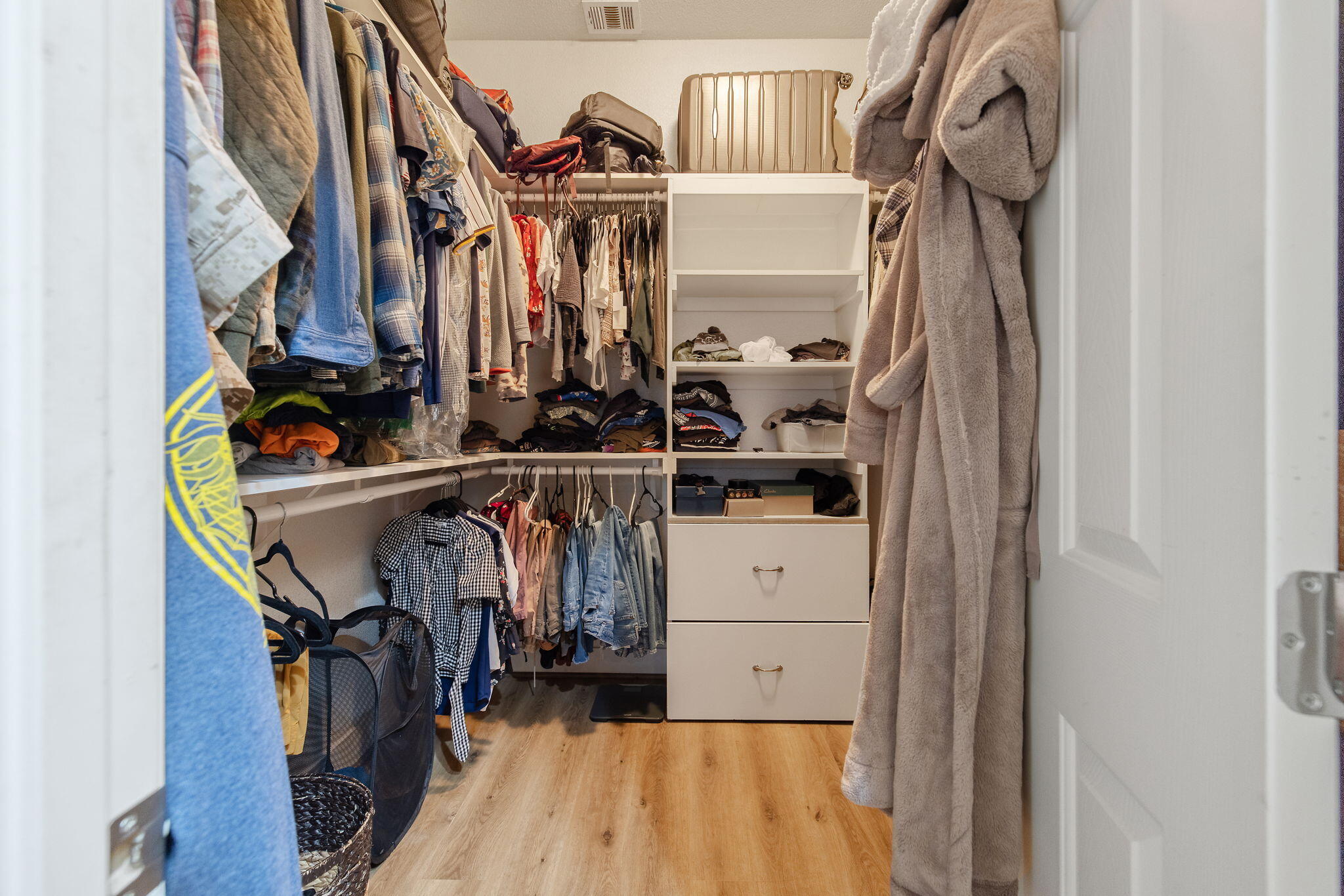 2316 N Carson Ct, Visalia, CA 93291