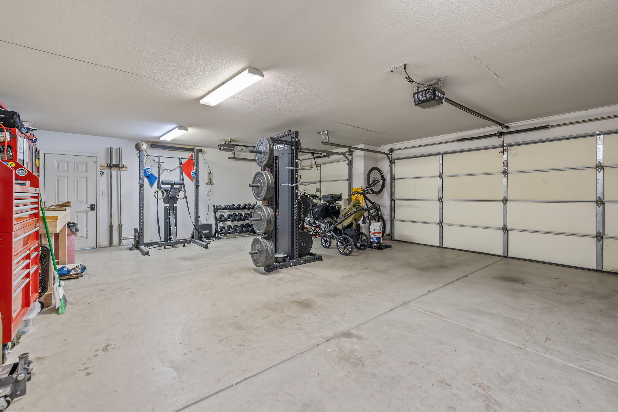 2316 N Carson Ct, Visalia, CA 93291