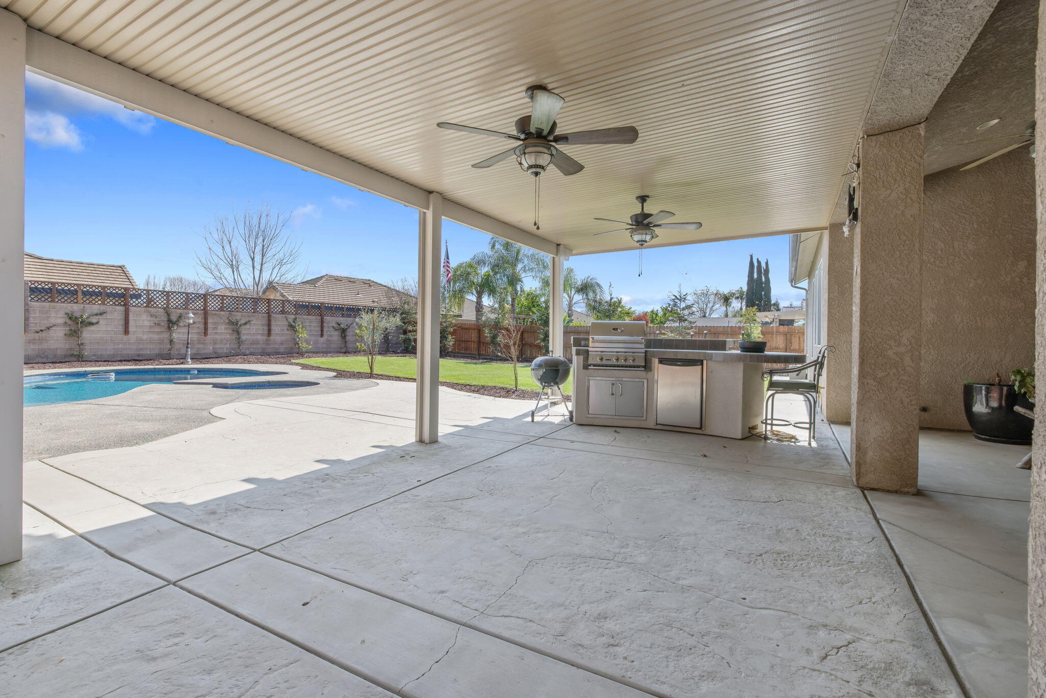 2316 N Carson Ct, Visalia, CA 93291