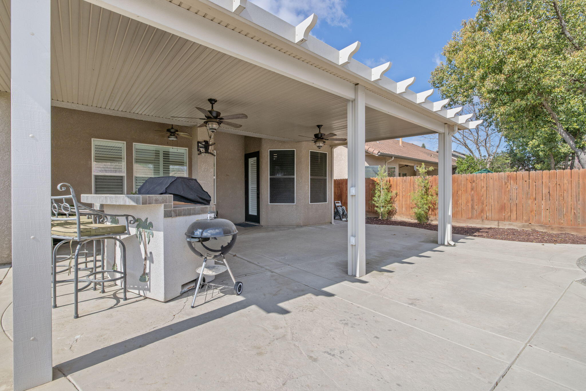 2316 N Carson Ct, Visalia, CA 93291